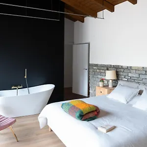  Habitación en casa particular Kh Suites, Breakfast & Laundry España